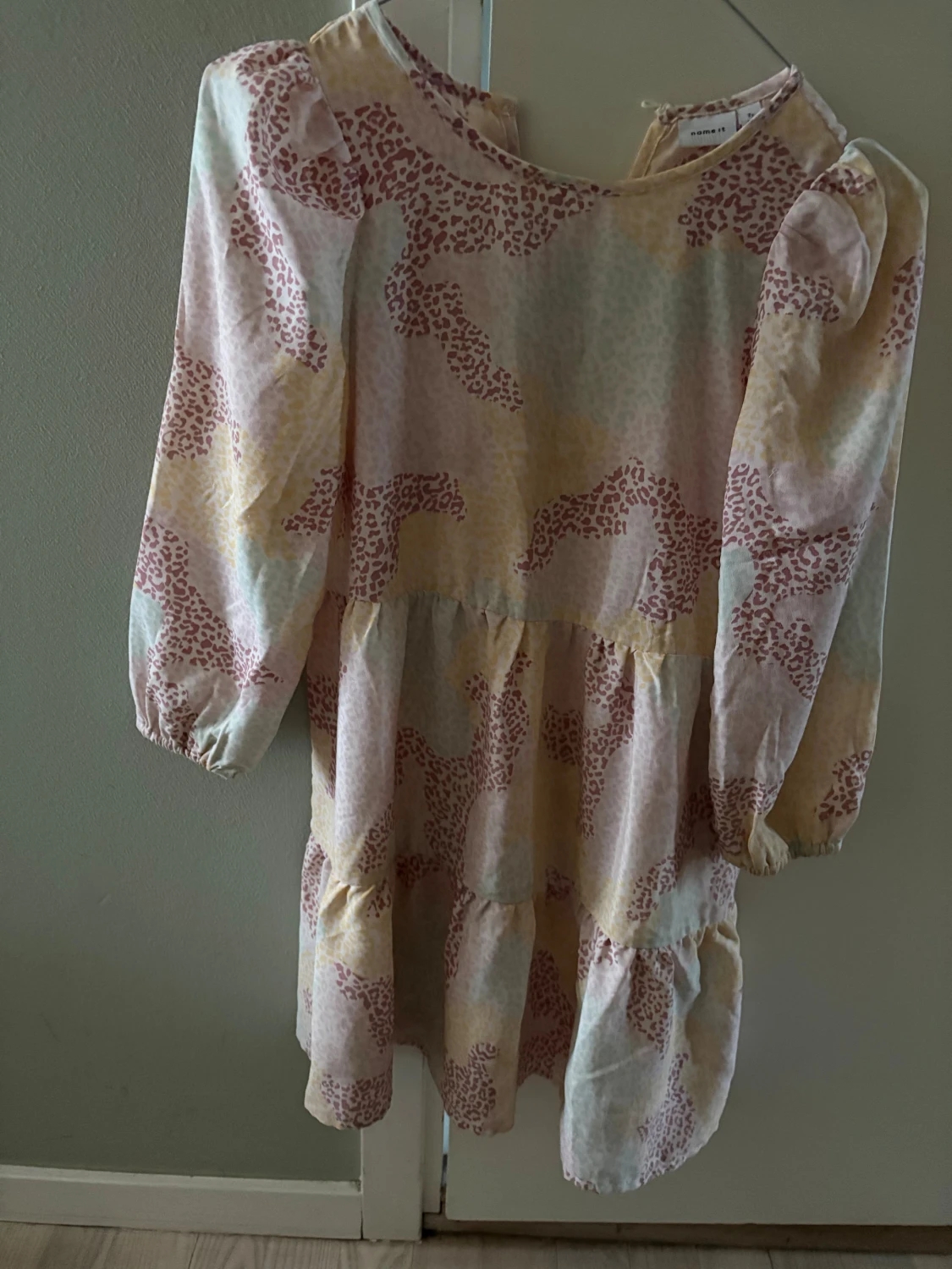 Pastellfärgad leopardklänning Name It - 1