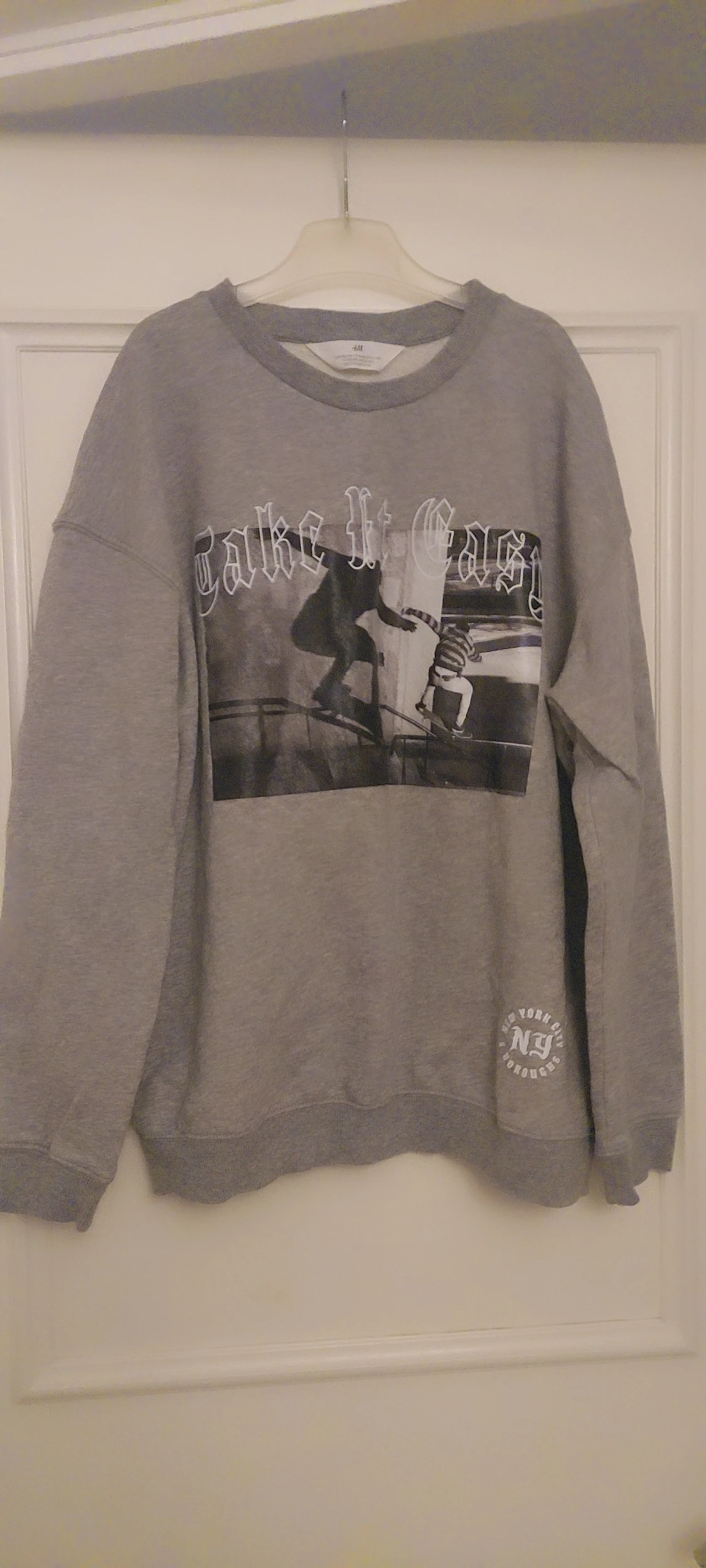 Grå sweatshirt med tryck från H&M - 2