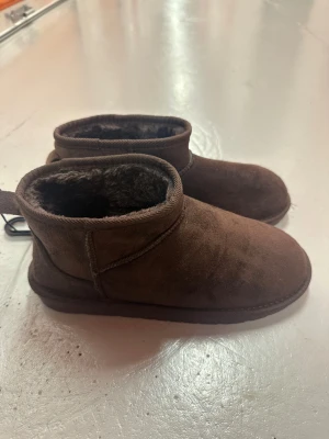 Skor Lager 157 - Skor från Lager 157 i storlek 40/41, aldrig använda. Obs: Alla plagg säljs endast fram till 28/12