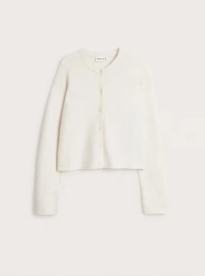 Vit kofta - Vit croppad kofta från Kappahl med rund hals och knappar framtill. Mjuk stickad  och långa ärmar. Köpt för 400 kronor🤗tar bild när jag har på mig den ikväll, kunde ej hitta en bra bild 