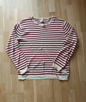 Stickad tröja Denim&Supply Ralph Lauren - Fin och unik stickad tröja från grenen Denim&Supply från Ralph Lauren. Den är använd sparsamt och har inga defekter. Skriv vid funderingar🙌Pris kan diskuteras!