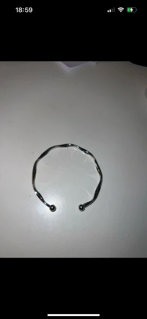 Silver armband - Väldigt fin justerbar armband 