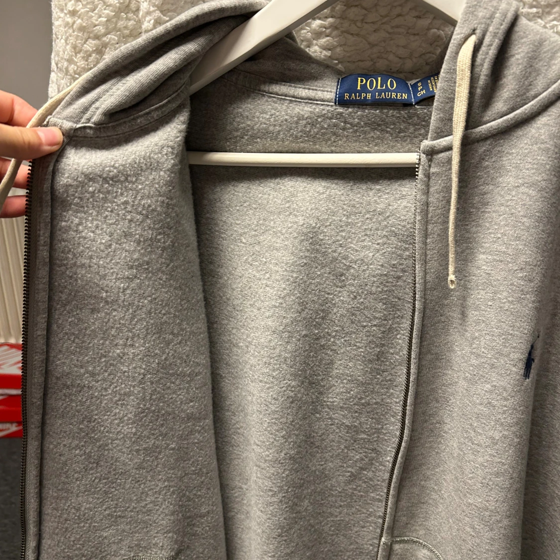 Grå hoodie från Polo Ralph Lauren - 2