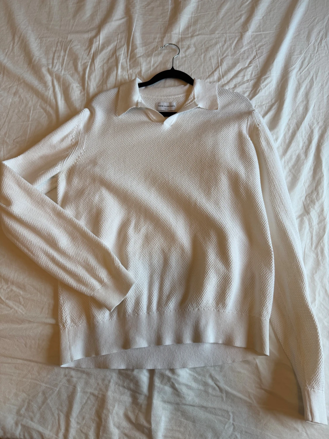 Vit långärmad krage