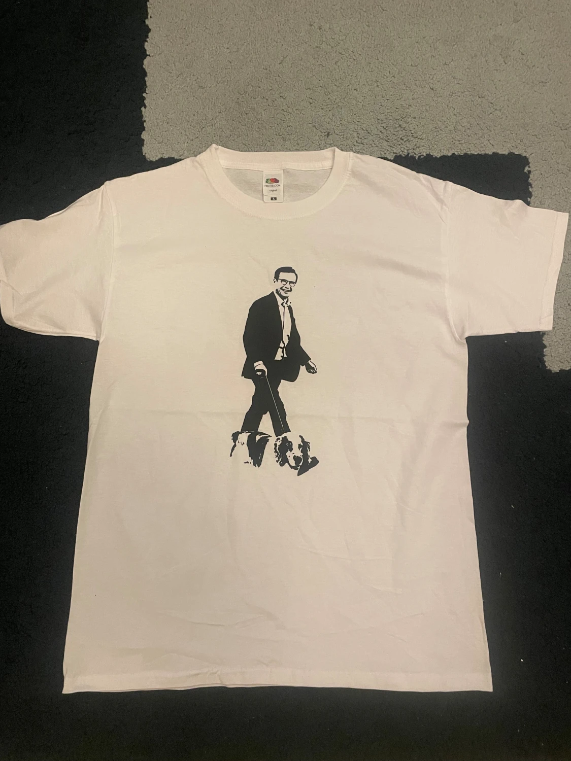 Vit t-shirt med tryck från Fruit of the Loom