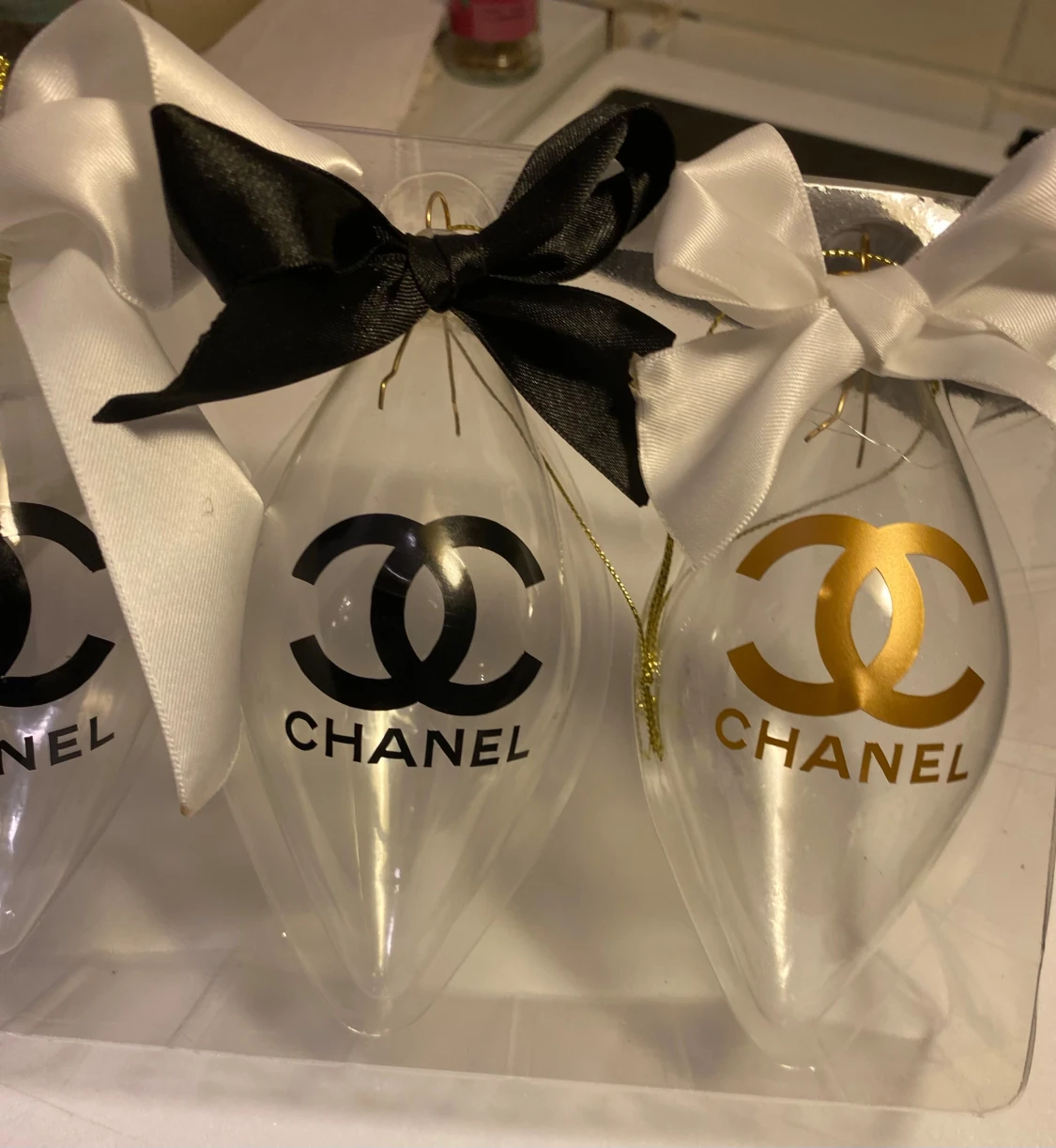 Julgrans dekoration i glas