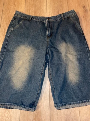 Blå denimjorts från shein - Jorts från shein storlek xxl