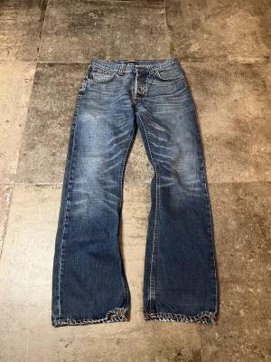Bootcut Nudie Jeans - Flare Glenn - Sinnessjukt feta flare glenn’s med riktigt najs fade, storlek 30/32 men lappen är bort tvättad!🫡 Skriv ifall ni har frågor👏