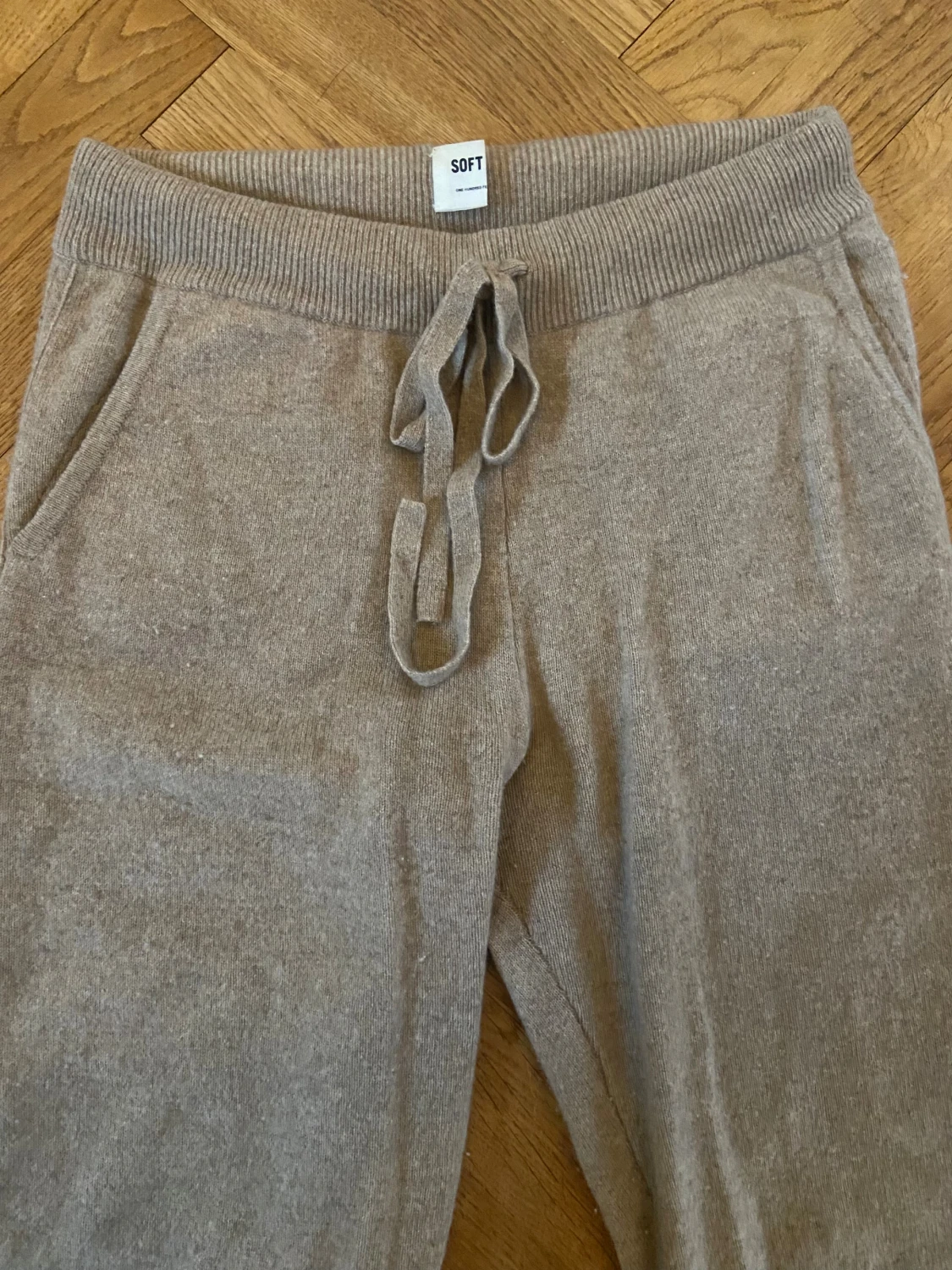Beige kashmirbyxor från Soft Goat  - 1