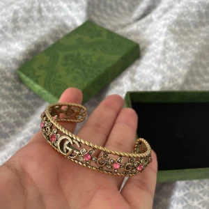 Inspirerat armband i Guld - Guld armband, nytt ✨ inspirerat! 