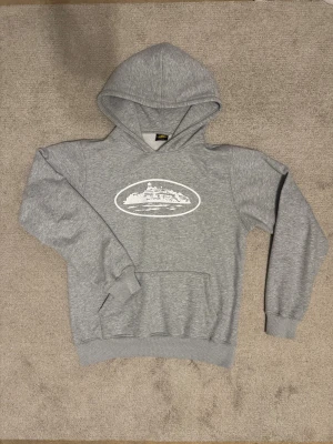 Grå alcatraz corteiz hoodie - Gra Alcatraz hoodie, perfekt för vintern. Snygg och stilig. Storlek L