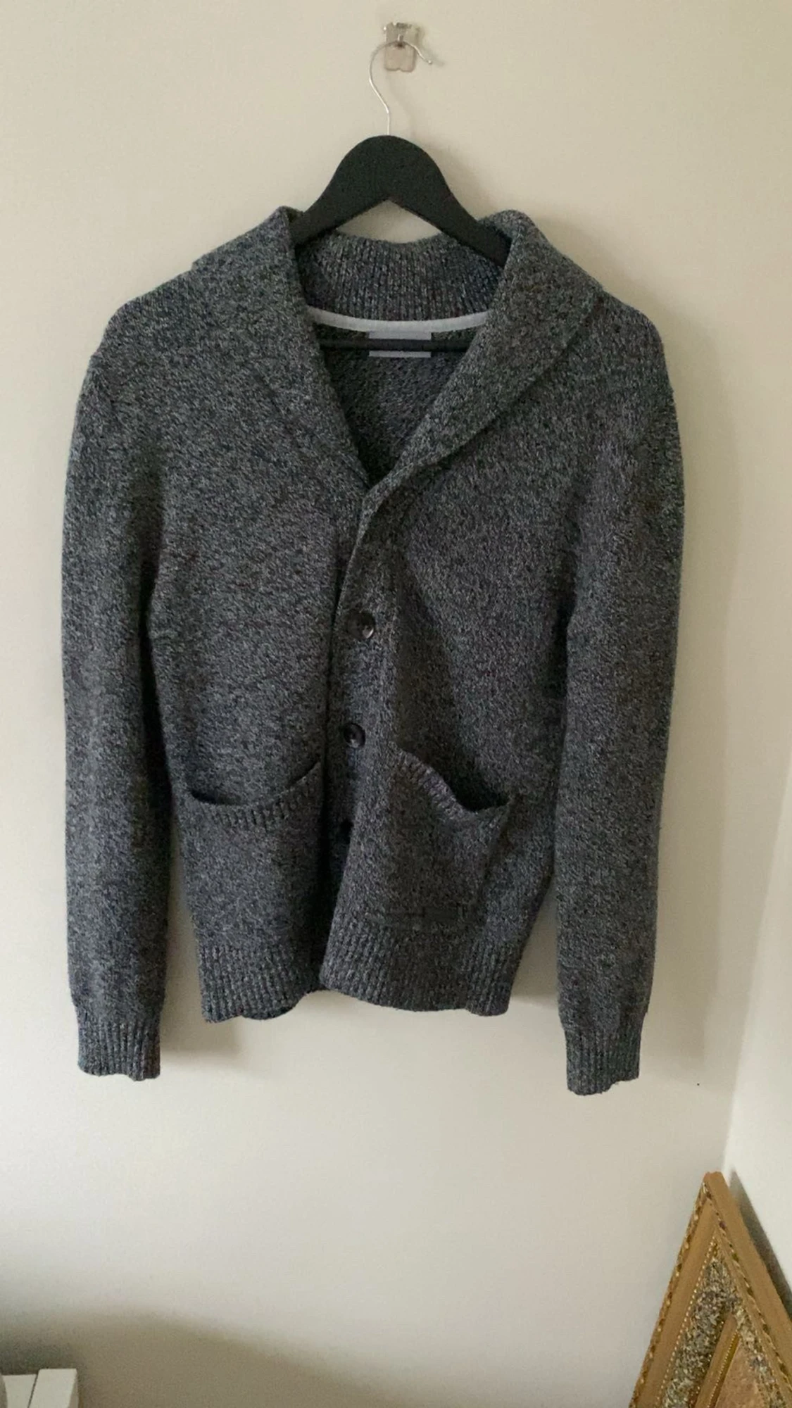 Grå stickad kofta från Pierre Cardin