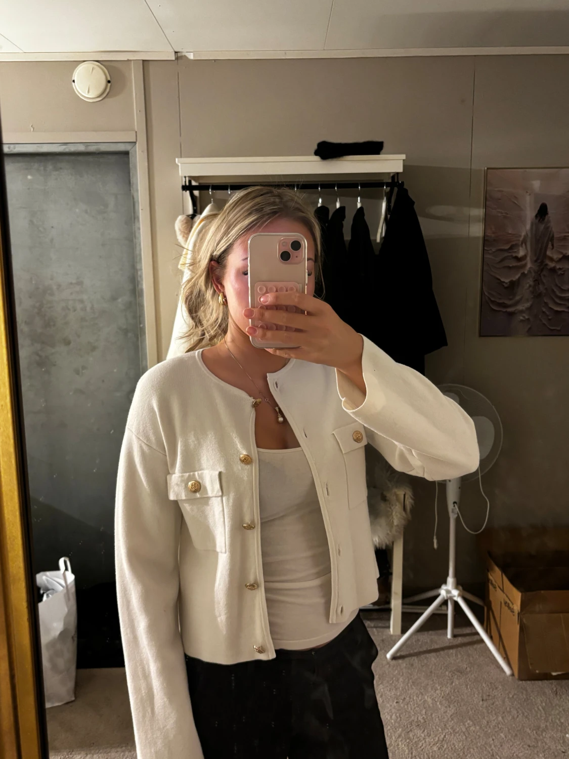 Vit cardigan jacka med guldknappar