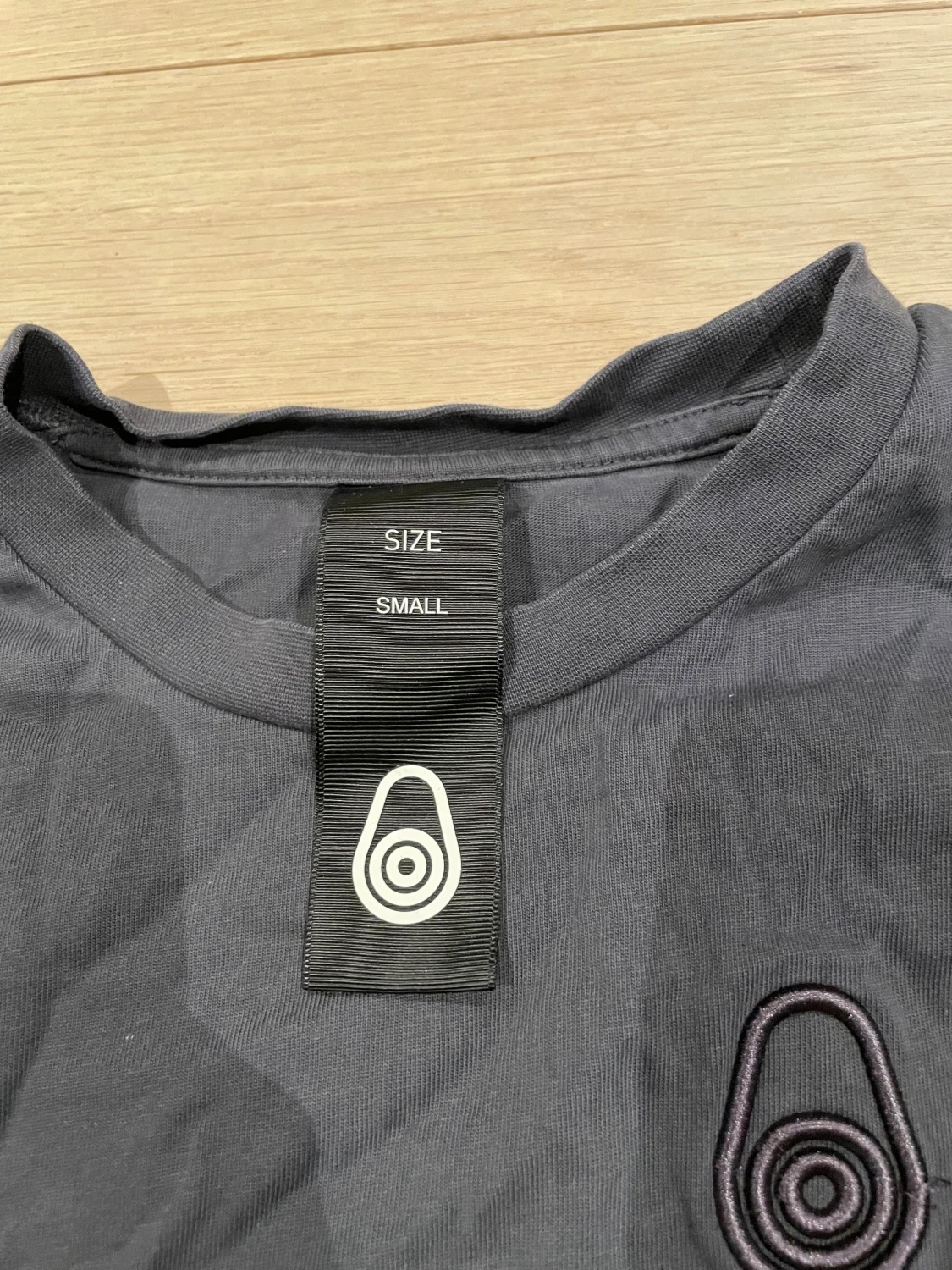 Grå långärmad tröja med logga - 1