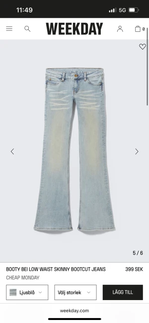 Bootcut jeans ljusblå Cheap Monday - Säljer mina low waist ljusblå jeans från Cheap Monday för att dom inte kommer till någon användning. Som ni ser på bilderna är de inga slitningar som syns och därav priset men kan såklart diskuteras.💕