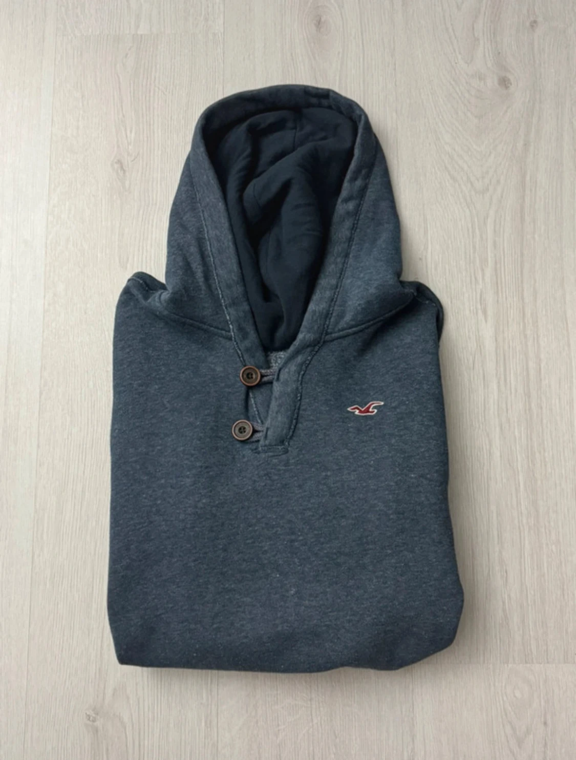 Mörkgrå hoodie från Hollister