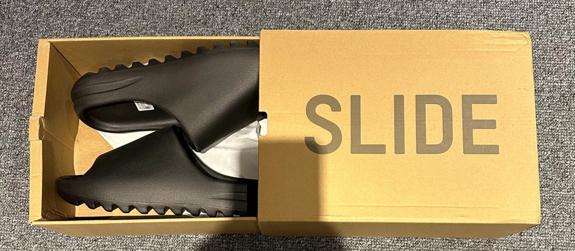 Yeezy slides - 3