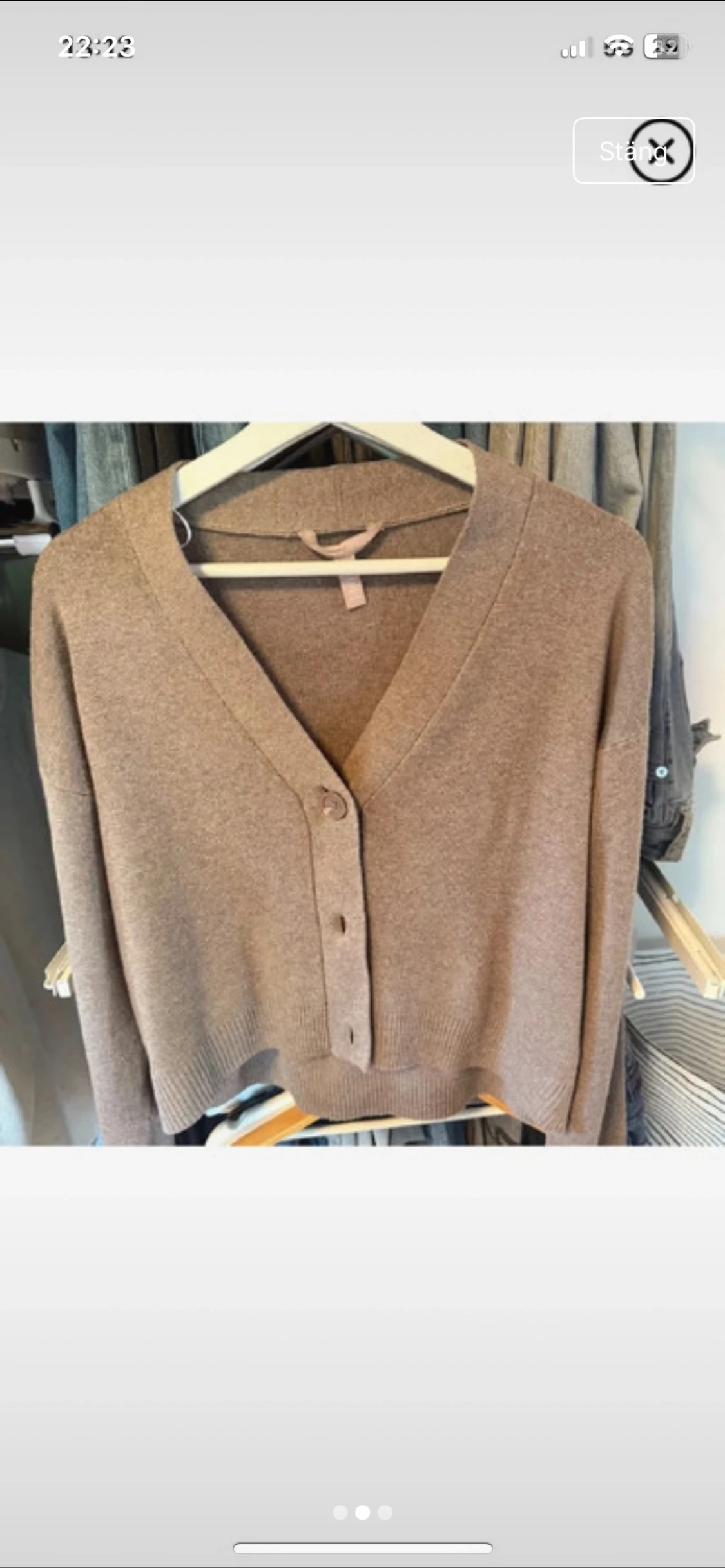 Stickad kofta med knappar - 1