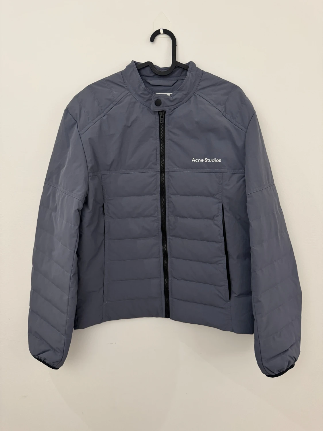 Lavandel Grå pufferjacka från Acne Studios storlek 46 (S)