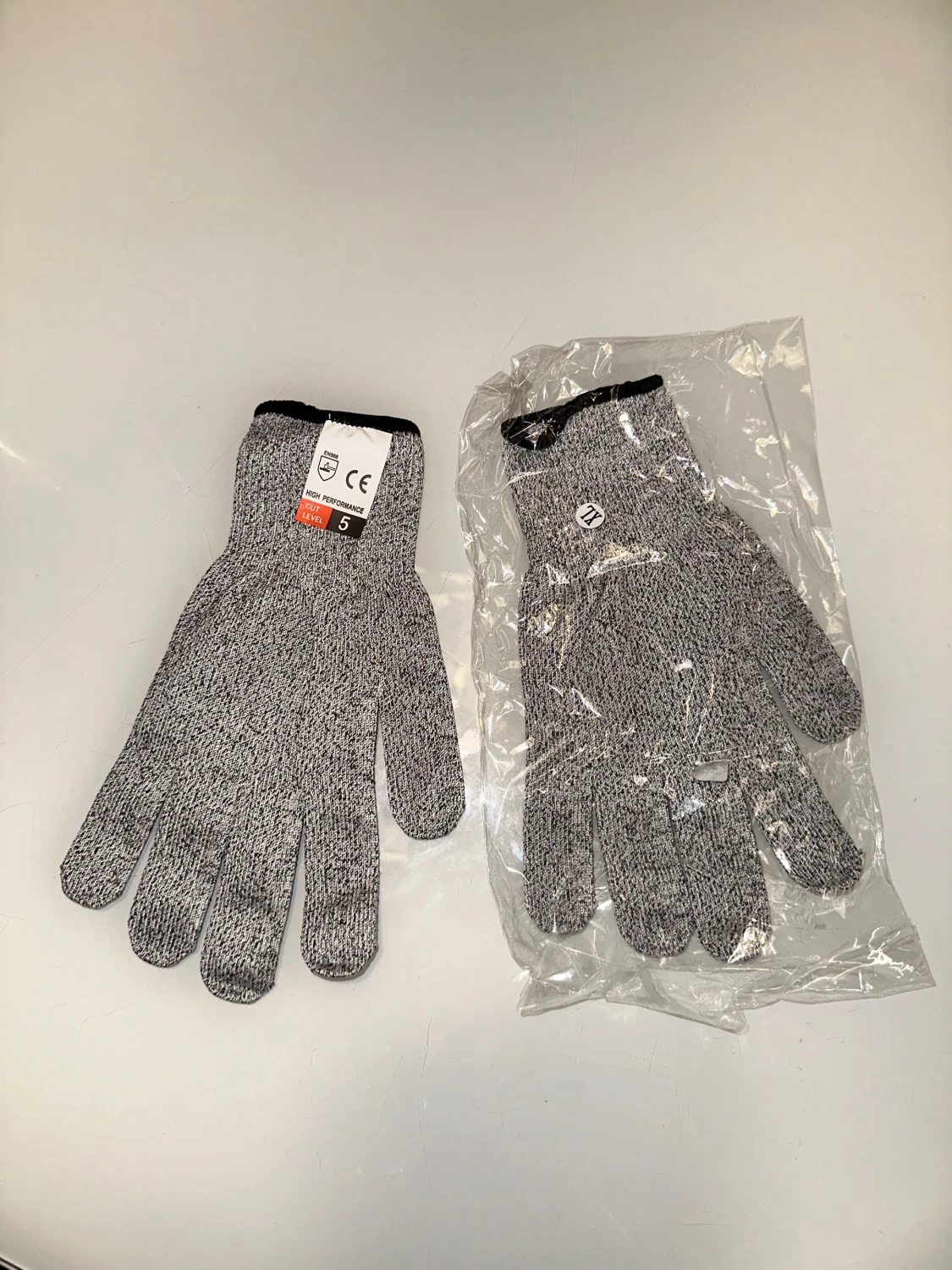 Grå stickade skyddshandskar Level 5 - 1