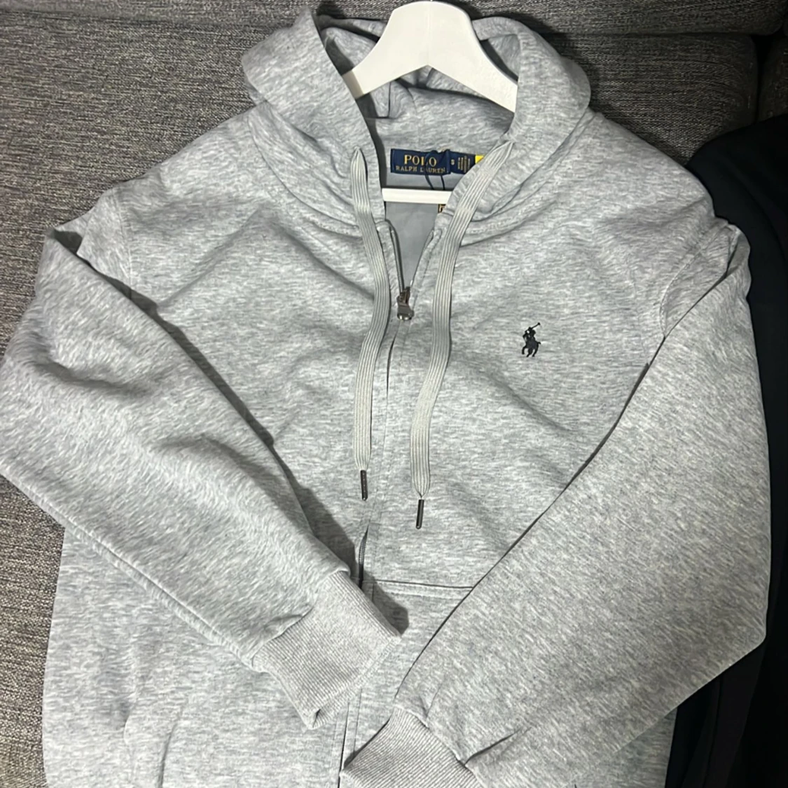 Svart och grå hoodie från Polo Ralph Lauren - 2