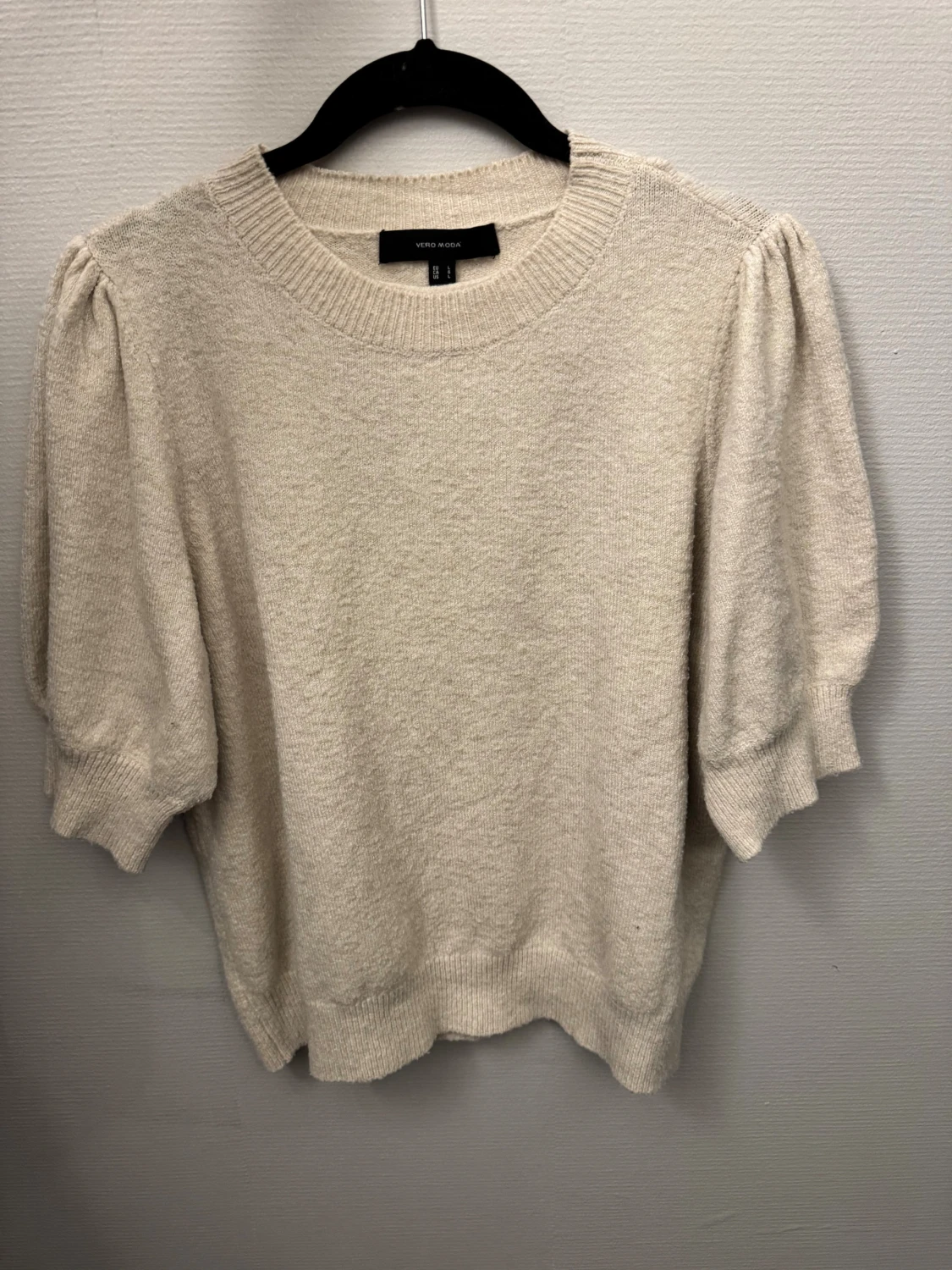 Beige stickad tröja från Vero Moda