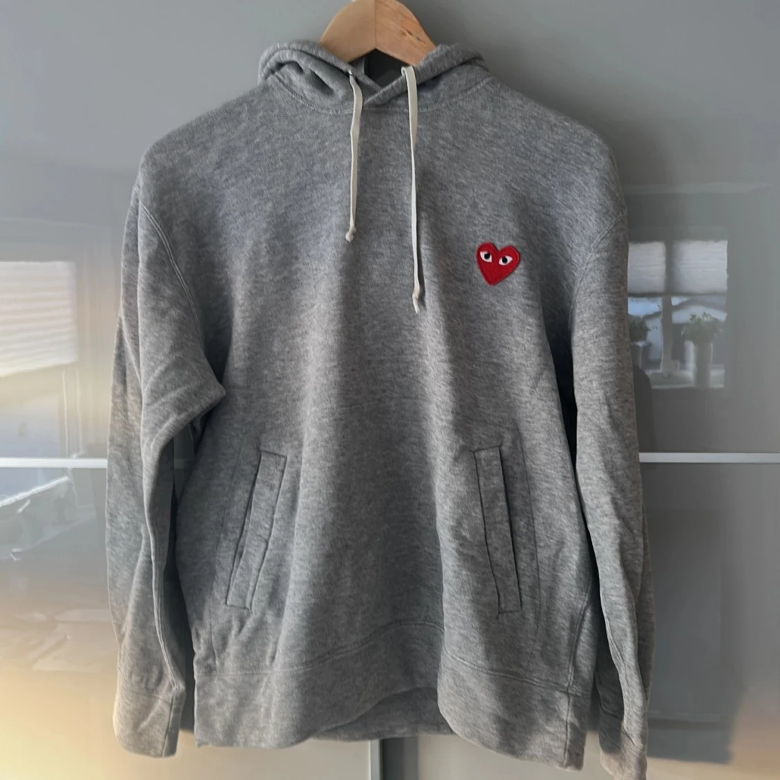 Grå hoodie från Comme des Garçons strl M 