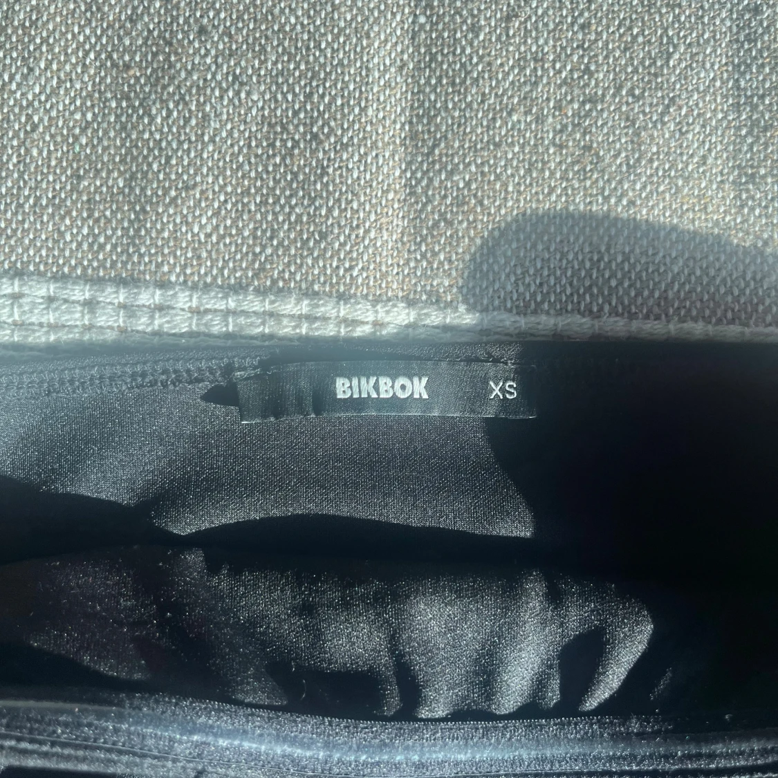 Tubtopp med slits från BikBok - 1