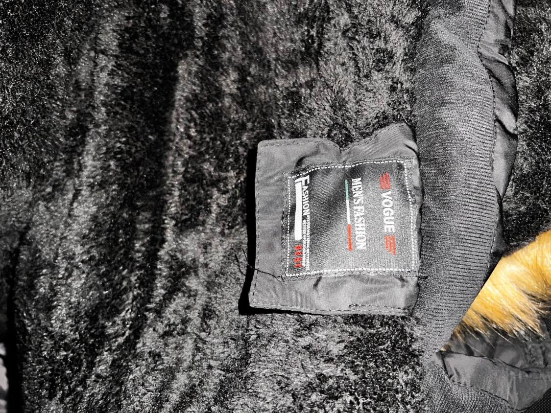 Svart pufferjacka med fuskpäls - 4