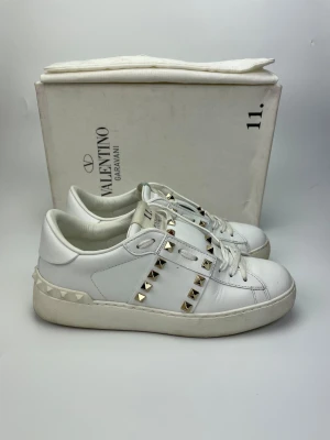 Valentino skor  - BLACK FRIDAY REA!! Valentino skor. Hör av dig vid frågor