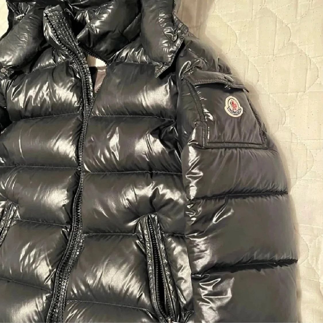 Svart dunjacka från Moncler