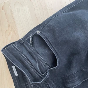 Replay jeans  - Tvär feta reply jeans pris kan diskuteras vid snabb affär. Skick 9/10 inga defekter osv. Dom är i modellen slim. Passar folk runt 180 