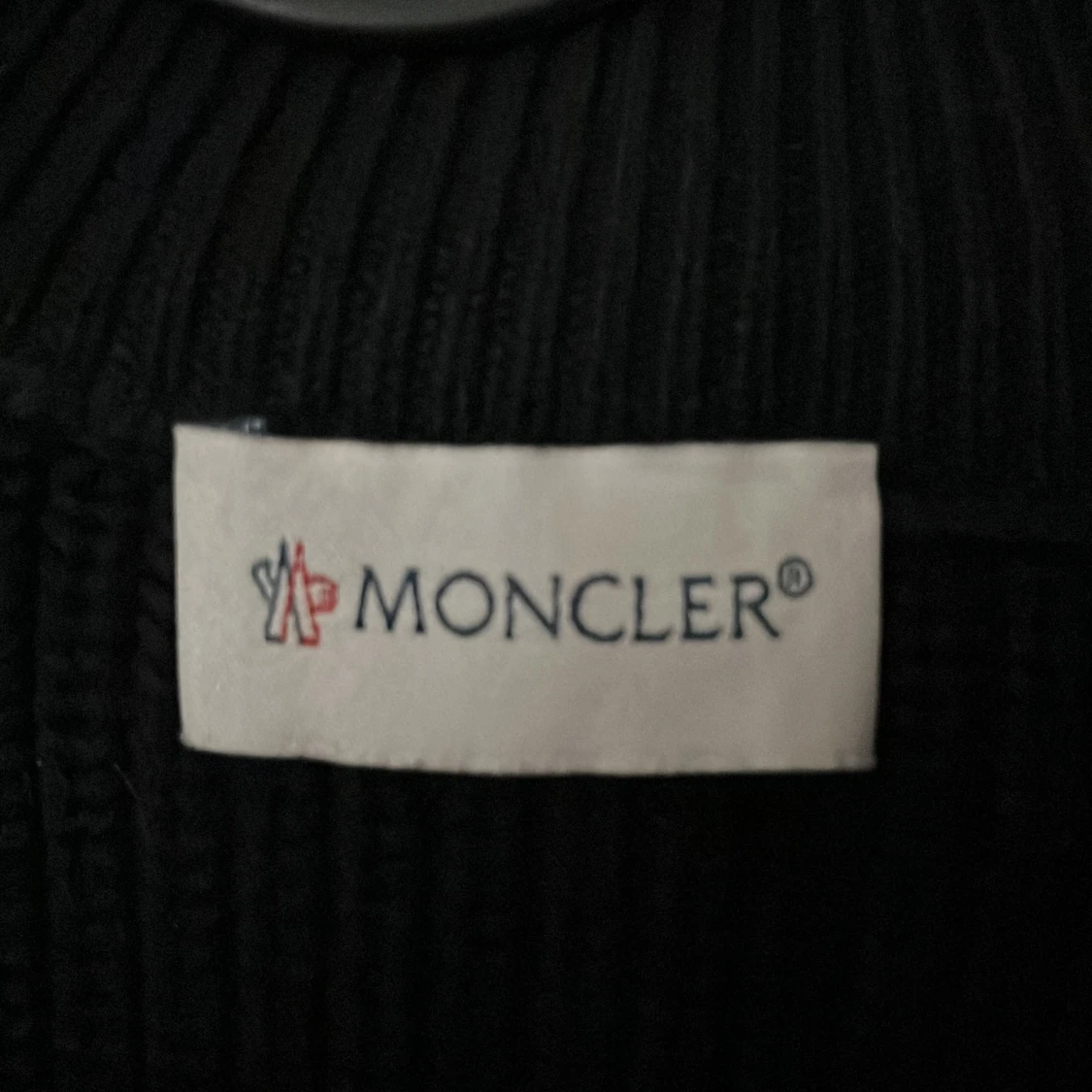 Svart pufferjacka från Moncler - 3