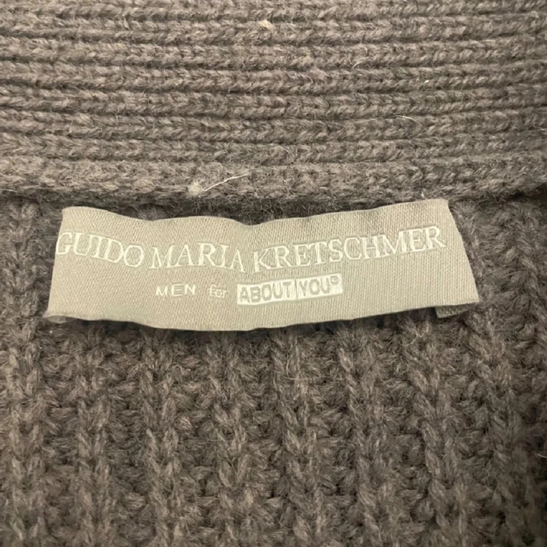 Grå stickad kofta från Guido Maria Kretschmer - 3