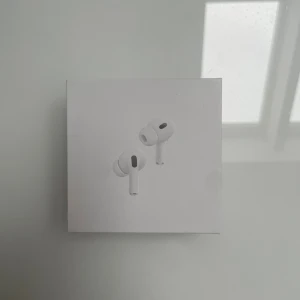 Hörlurar - Hej! Säljer dessa helt nya EarPods. De är oöppnade.