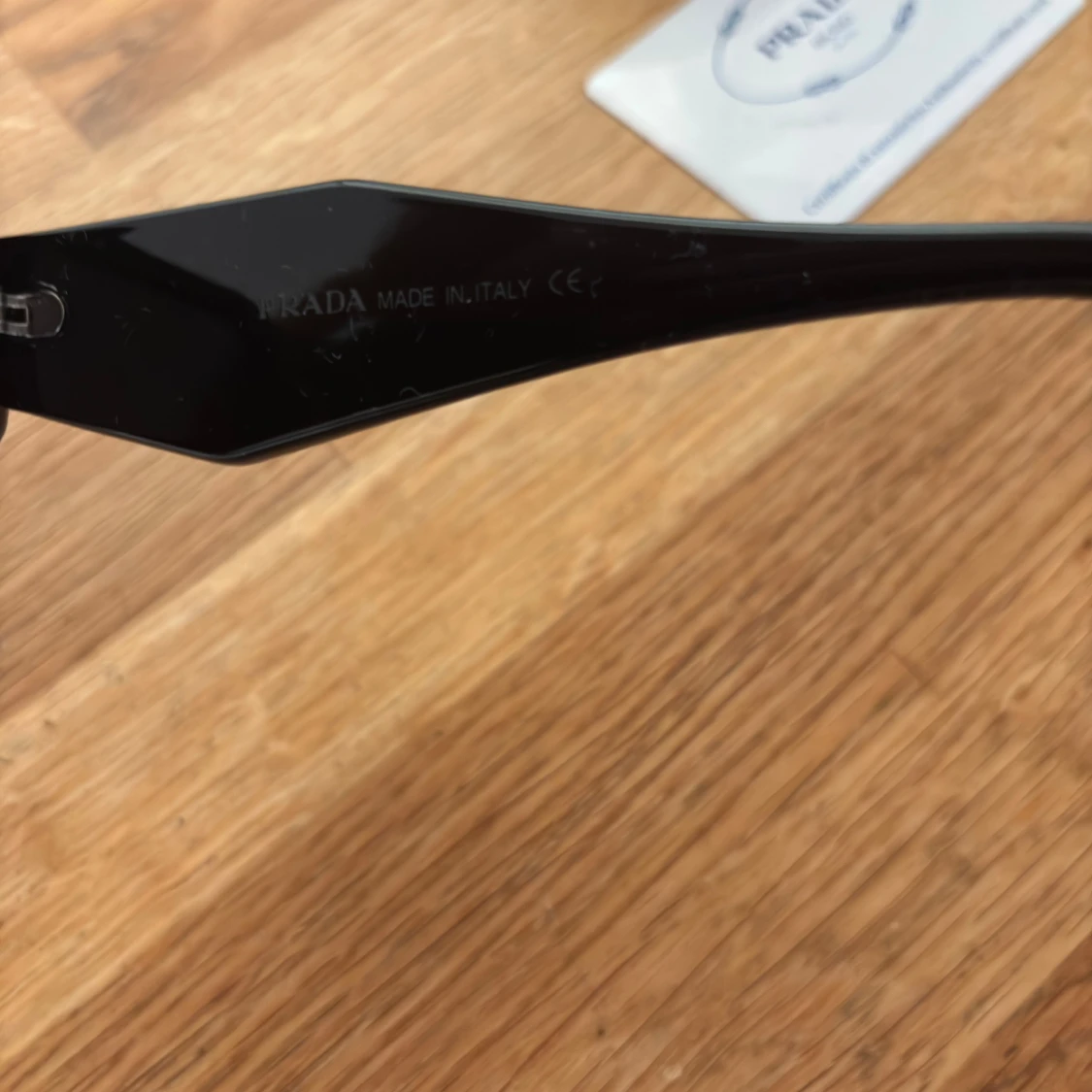 Svarta solglasögon från Prada - 1