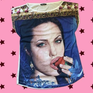Angelina Jolie topp  - Så unik vintage topp från Zava med Angelina Jolie 😻🙀Super-rare !
