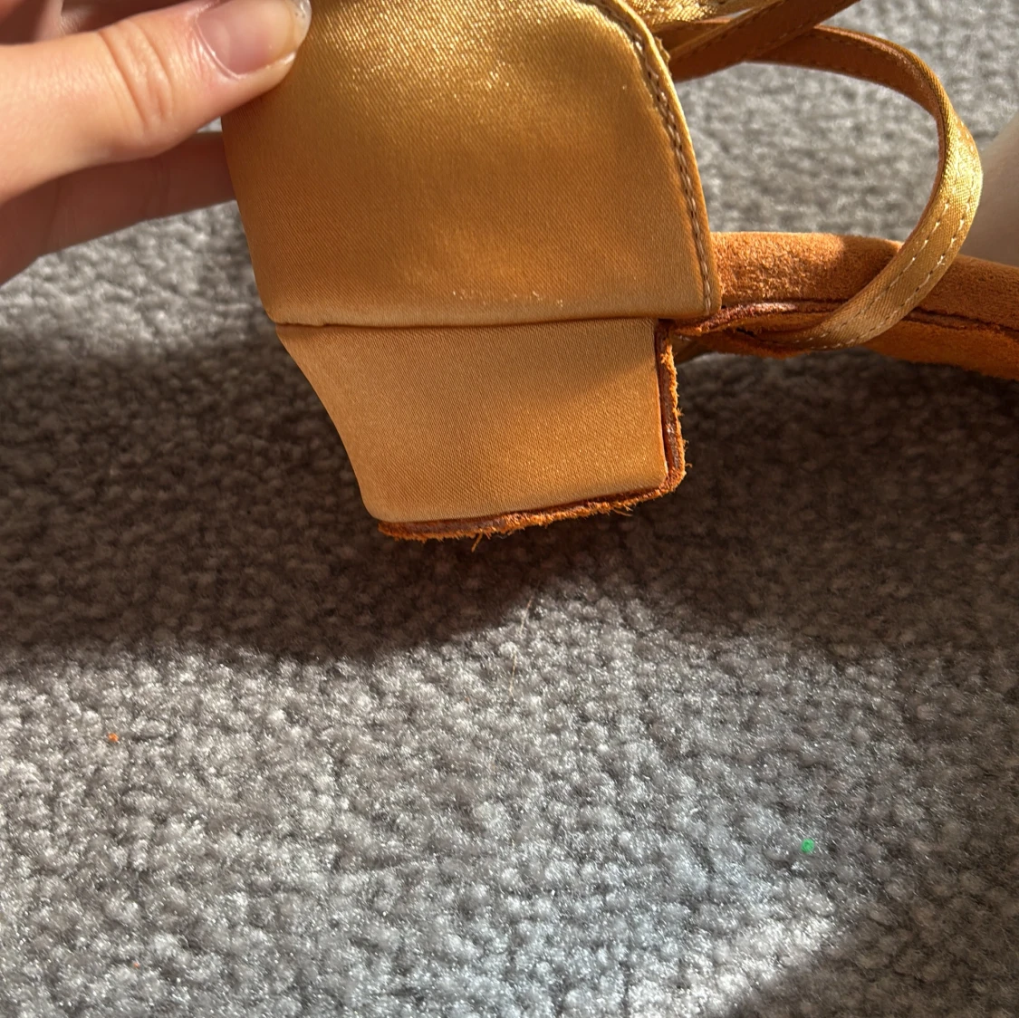 Guldiga (latinodans) klackskor med låg klack - 3