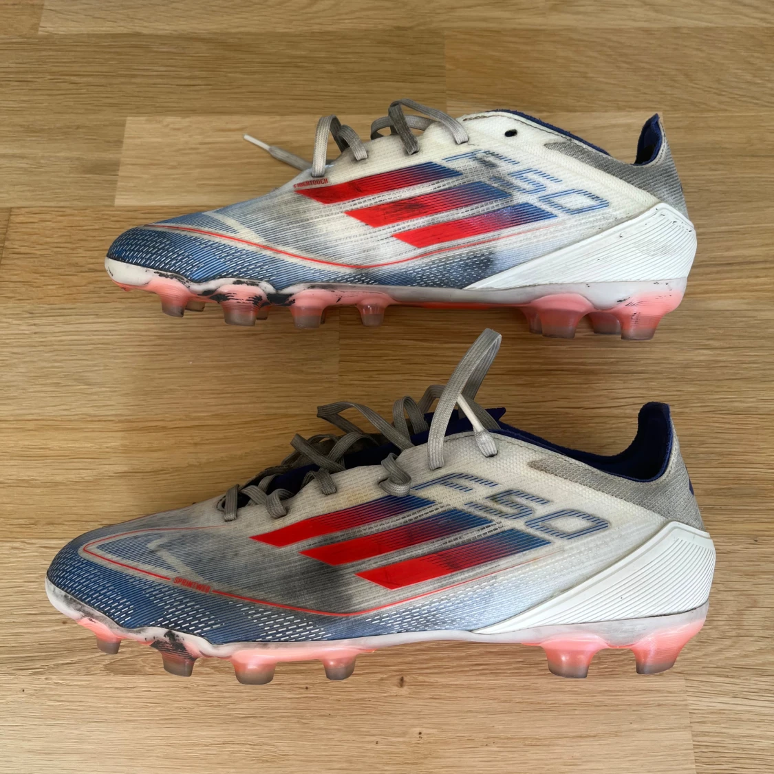 Adidas F50 fotbollsskor vit/blå/röd 44⅔ - 1