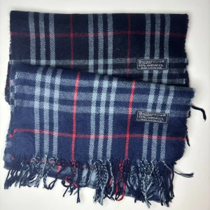 Burberry scarf - Färger: 1 mörkblå 1 svart | bra skick