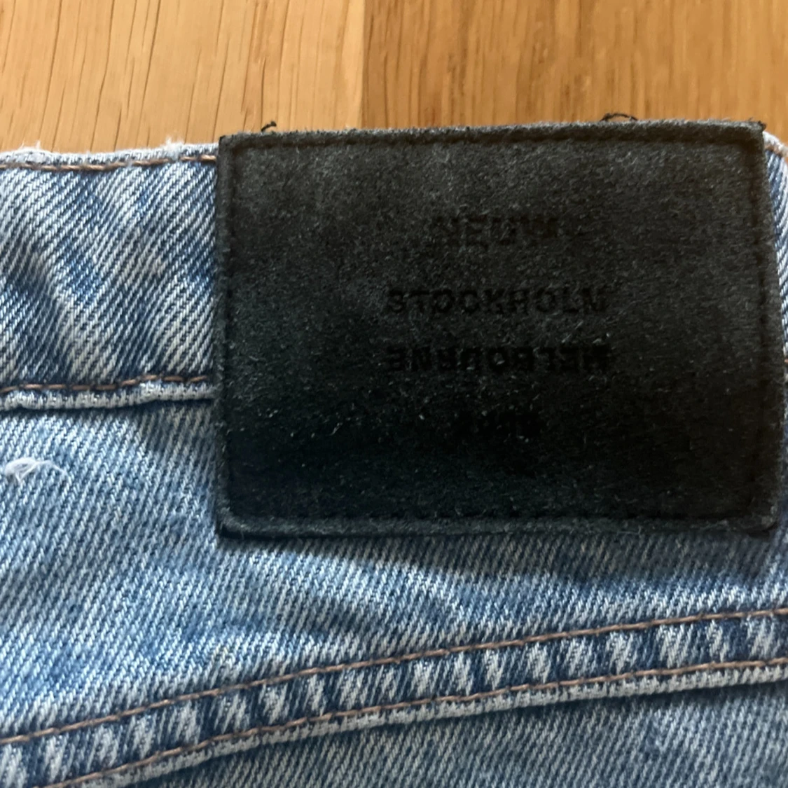 Ljusblå jeans från neuw Stockholm Ray Straight - 2