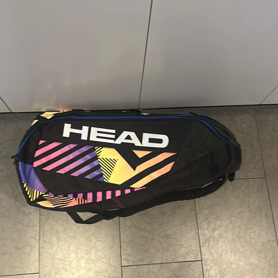 HEAD tennisväska med färgglada detaljer