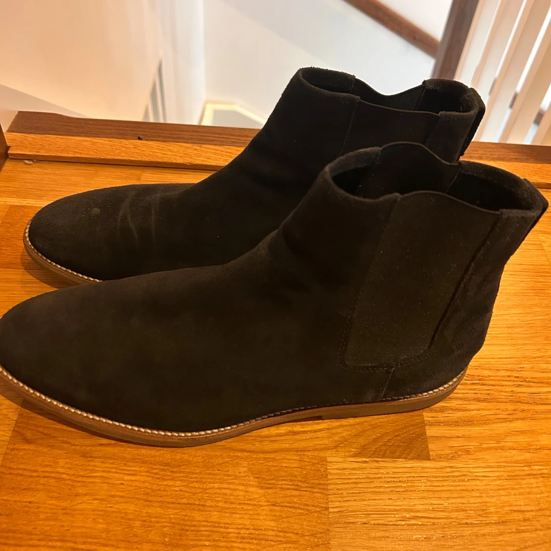 Svarta chelsea boots i mocka - 2
