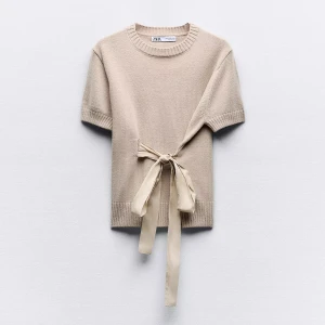 Zara tröja - Supersnygg och trendig stickad T-shirt från Zara!!🤎använd ett fåtal gånger