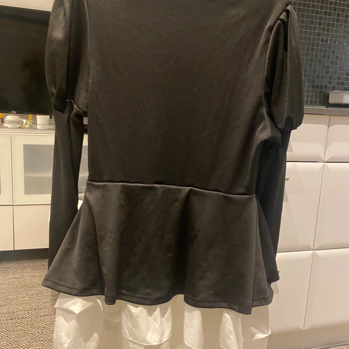 Svart långärmad peplumtop - 3