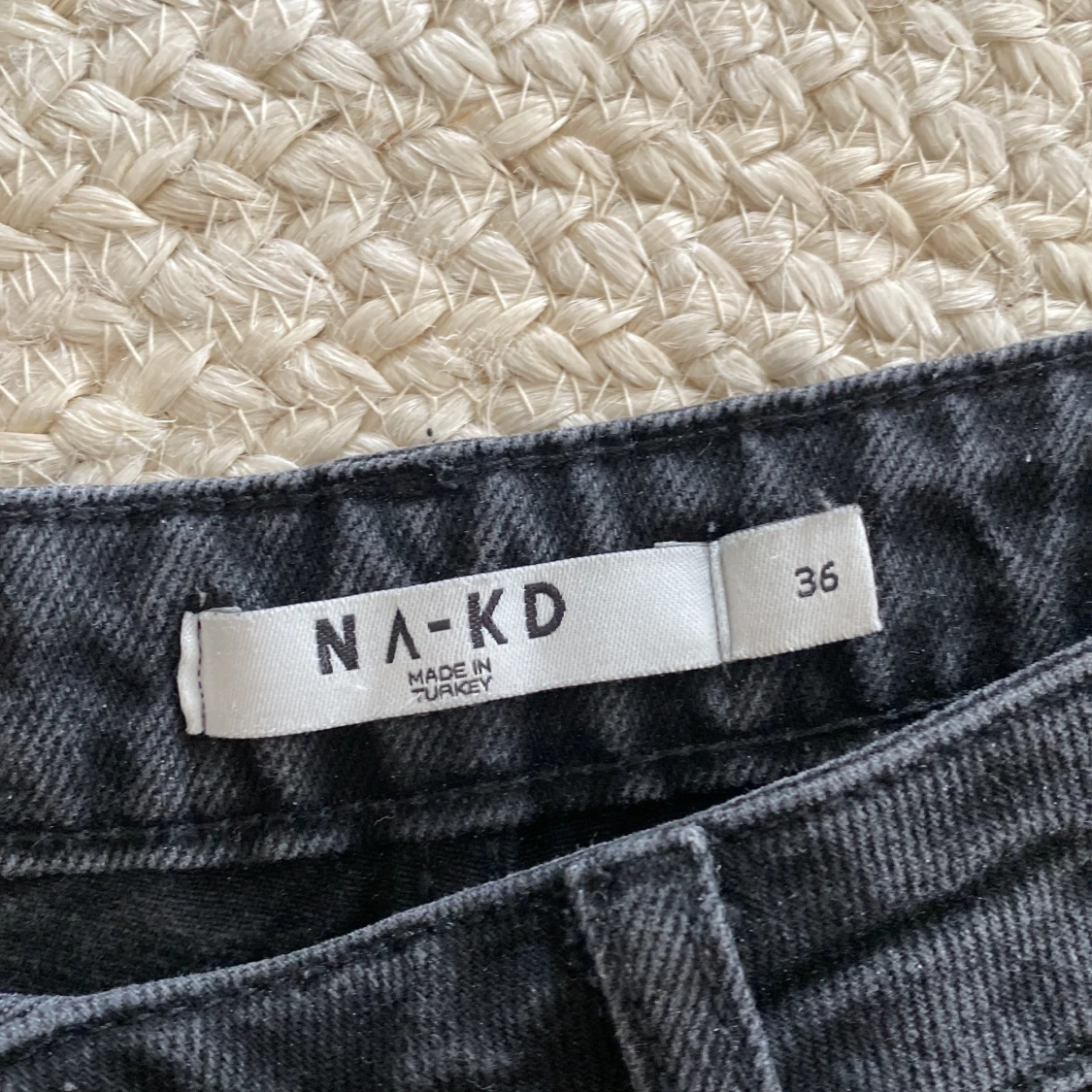 Svarta raka jeans från NA-KD, stl 36 - 2