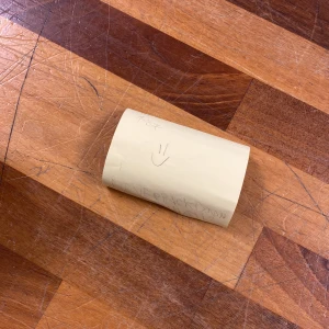 Magisk post it note 🤯med prov inskriven - En handskriven liten bok på post-it-lappar med titeln 'Never Back Down - Never What!?'. Perfekt för dig som gillar unika, kreativa anteckningar och peppiga budskap. Framsidan har ett glatt leende och text om prov och vecka 39. Passar dig som vill ha något annorlunda! Den är i perfekt skik. Pls köp…