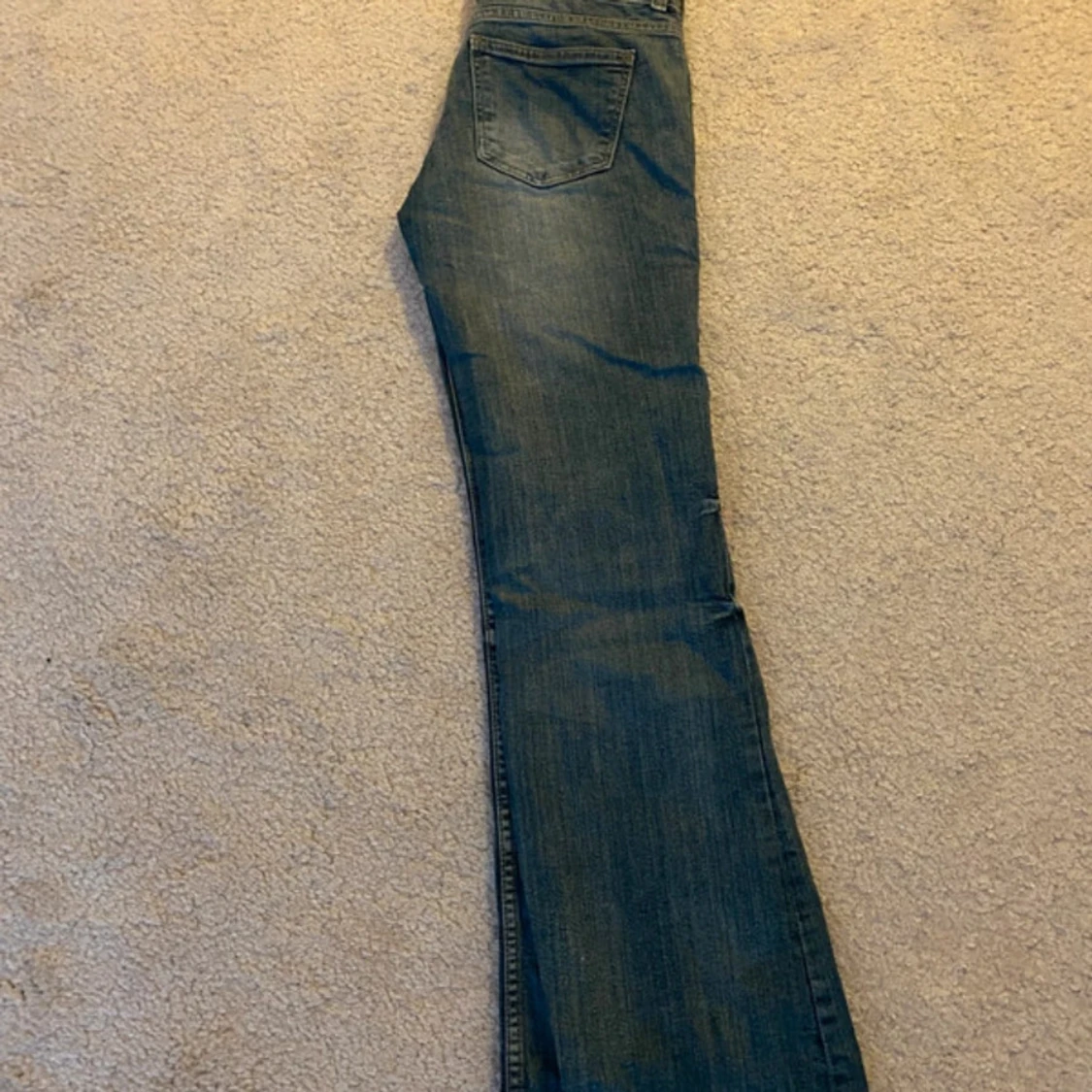 Blå bootcut jeans från Bershka - 2
