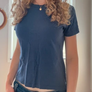 T-shirt från Bikbok  - Så himla snygg T-shirt från Bik bok som tyvärr aldrig kommer till användning. Väldigt fin passform och jättebra skick, knappt använd. Återkom för fler bilder 🌸