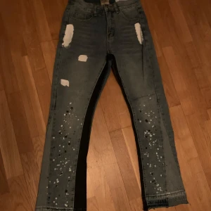 Gallery Dept. jeans med färgstänk - Helt oanvänd. Passar XS